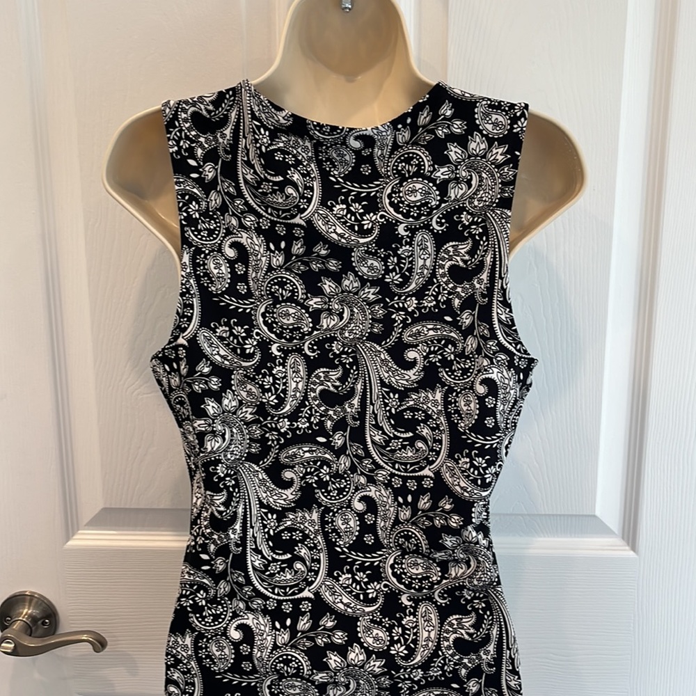 BLACK AND WHITE KEYHOLE EXPRESS TANK - Picture 3 of 3